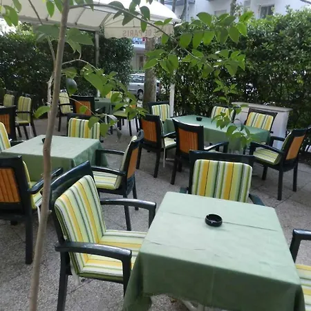 Szálloda De Paris 2*