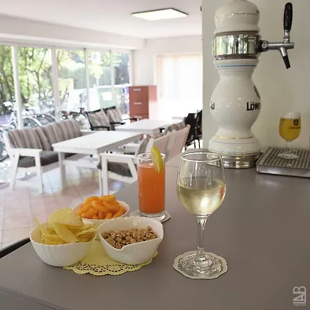 Szálloda De Paris 2*