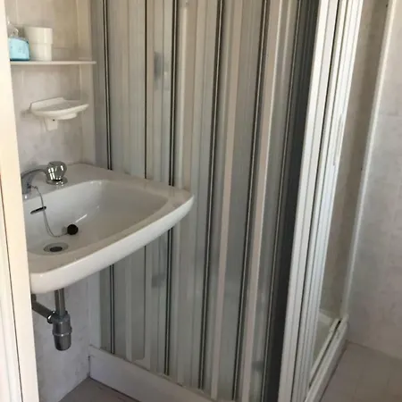 De Paris Hotel 2*